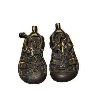 Kids toddlers Keen Newport h2 waterproof sandals unisex black and yellow